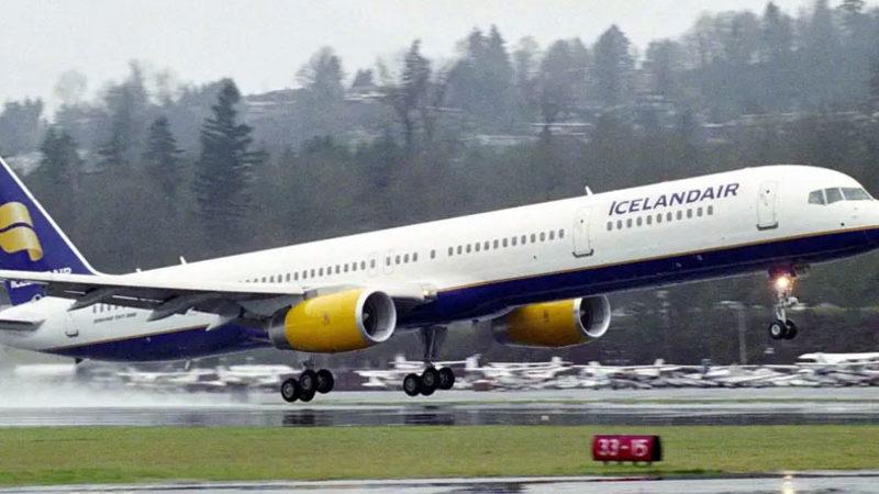 Bir Havayolu Şirketi, Boşta Duran Pilotları Hostes Olarak Görevlendirecek