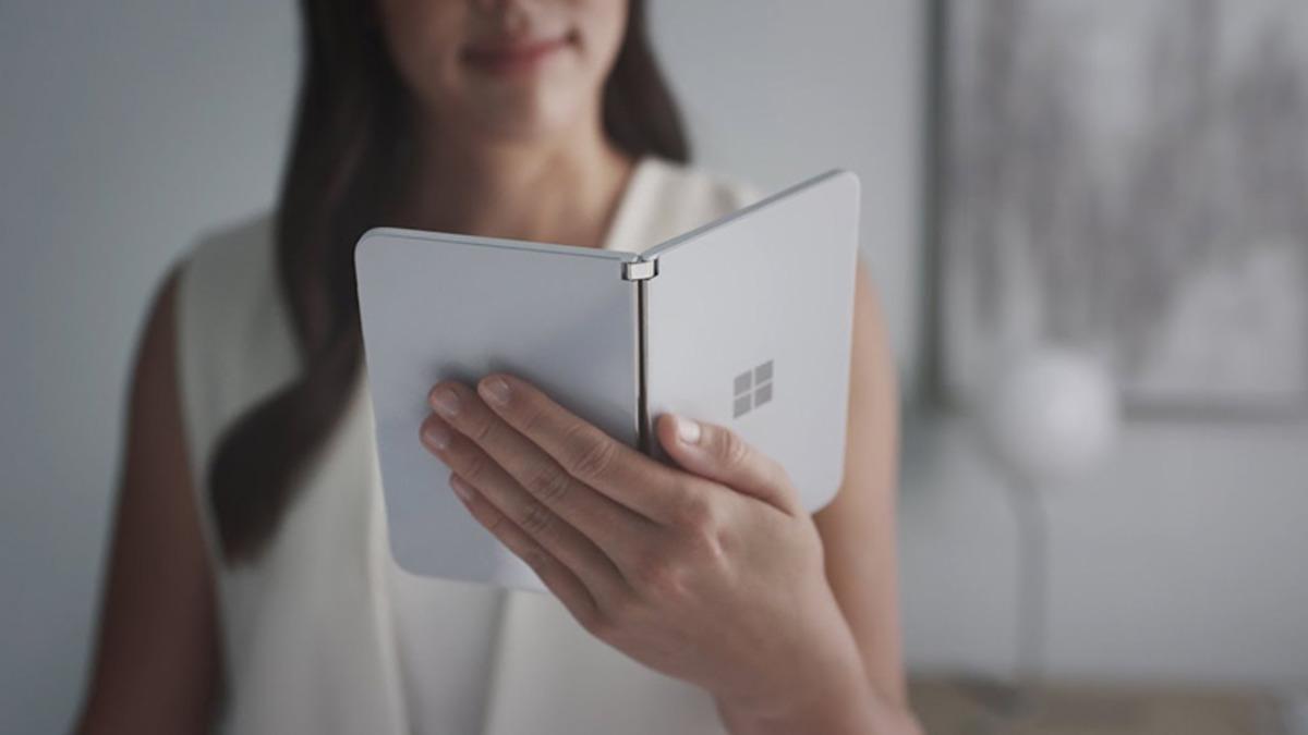 Microsoft Surface Duo’nun Düşük Işıkta Güzel Selfie Çekmenizi Sağlayacak Özelliği Doğrulandı
