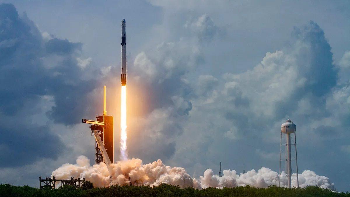 SpaceX Bugün, Falcon 9 Roketiyle İki Rekor Birden Kırmayı Deneyecek
