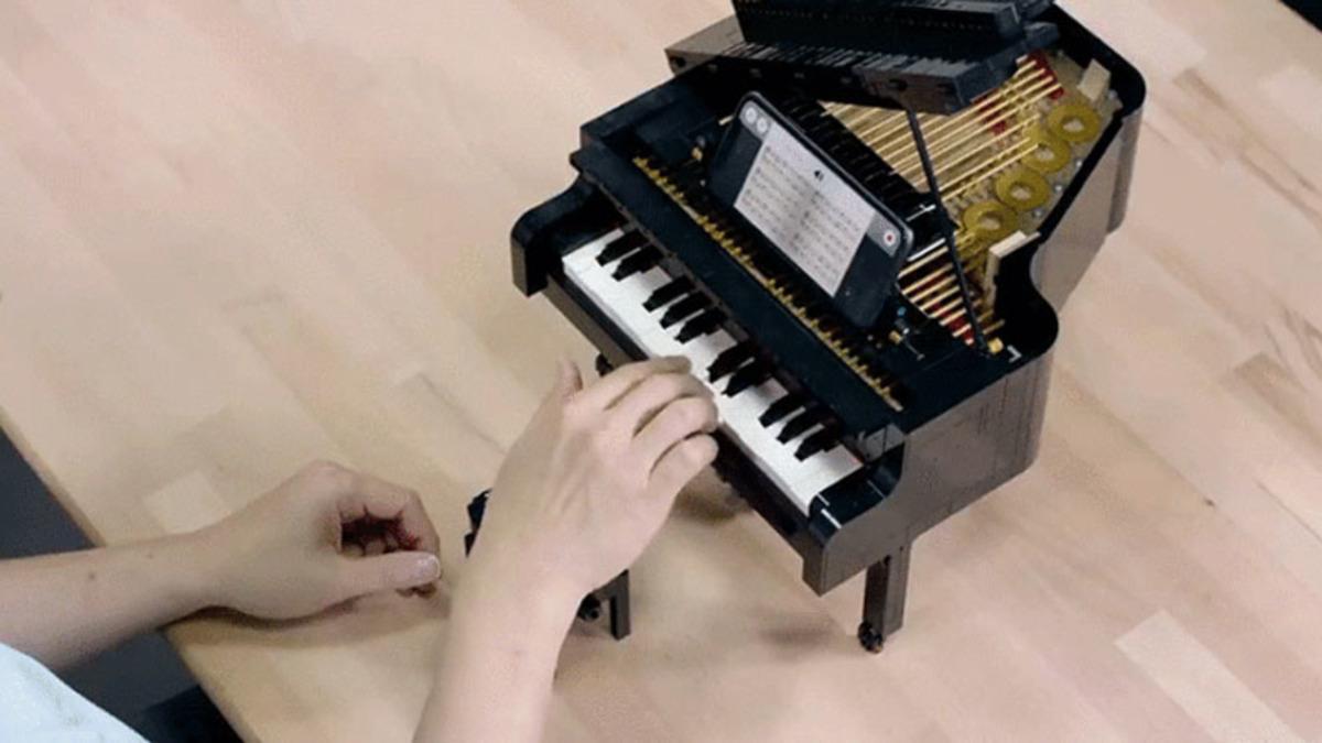 LEGO, Fiyatıyla Kafanıza Piyano Düşmüş Gibi Hissettirecek ‘Grand Piano’ Setini Tanıttı