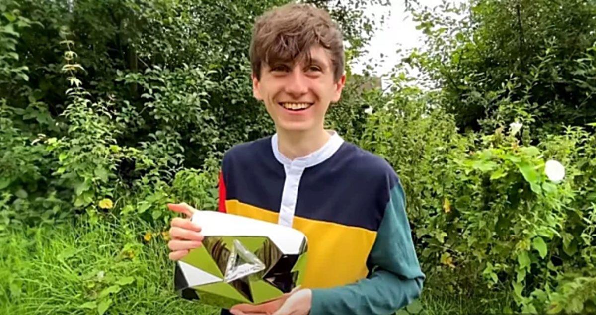 YouTube’u Kandıran YouTuber, Hak Etmediği Halde Elmas Play Butonu Aldı