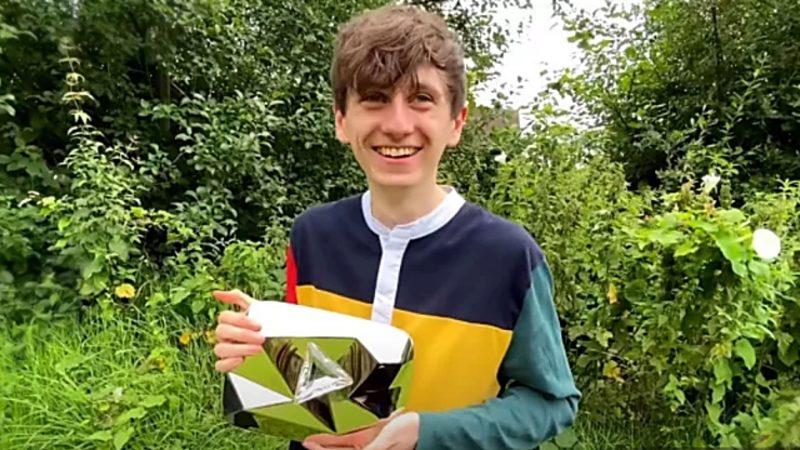 YouTube’u Kandıran YouTuber, Hak Etmediği Halde Elmas Play Butonu Aldı