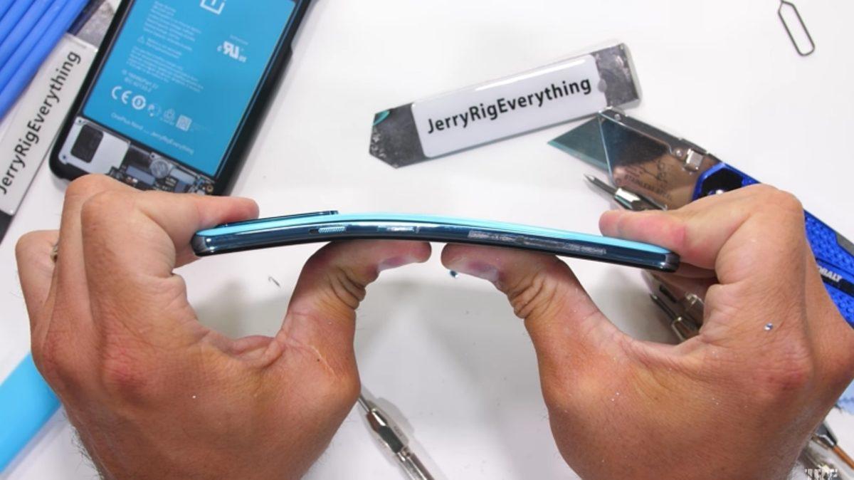 OnePlus Nord’un Oyuncak Telefon Kadar Kolay Kırıldığı Dayanıklılık Testi (Video)