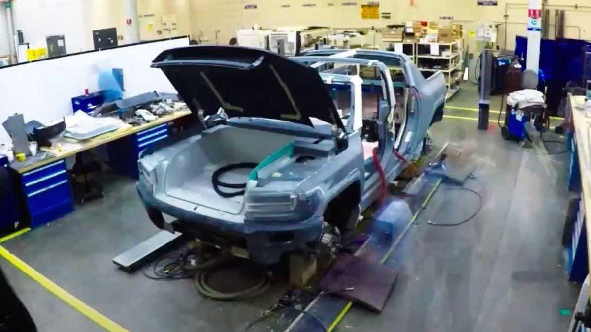 GMC Hummer’ın Elektrikli Kamyon ve SUV’undan Yeni Görüntüler Geldi