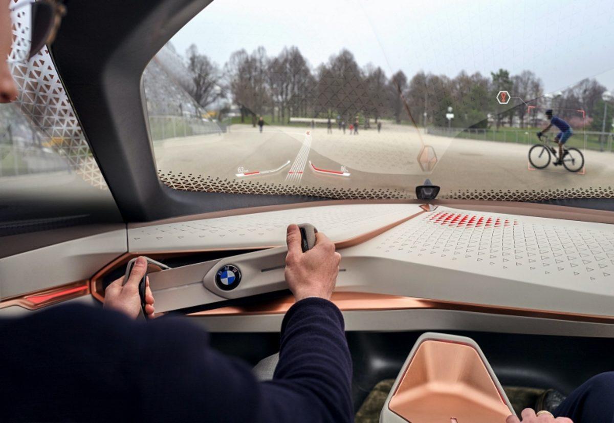 BMW, Otonom Araçlar İçin Joystick Benzeri Bir Direksiyon Patenti Aldı