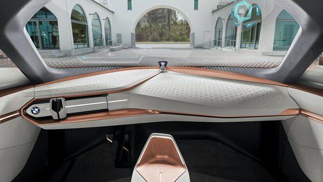 BMW, Otonom Araçlar İçin Joystick Benzeri Bir Direksiyon Patenti Aldı