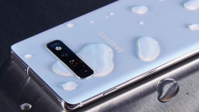 Samsung Galaxy S10, Tekneleri Alabora Olan Avustralyalı Çiftin Hayatını Kurtardı