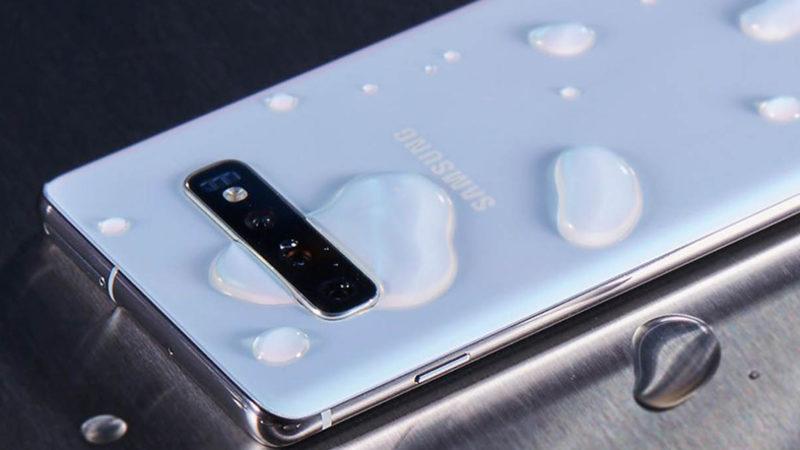 Samsung Galaxy S10, Tekneleri Alabora Olan Avustralyalı Çiftin Hayatını Kurtardı