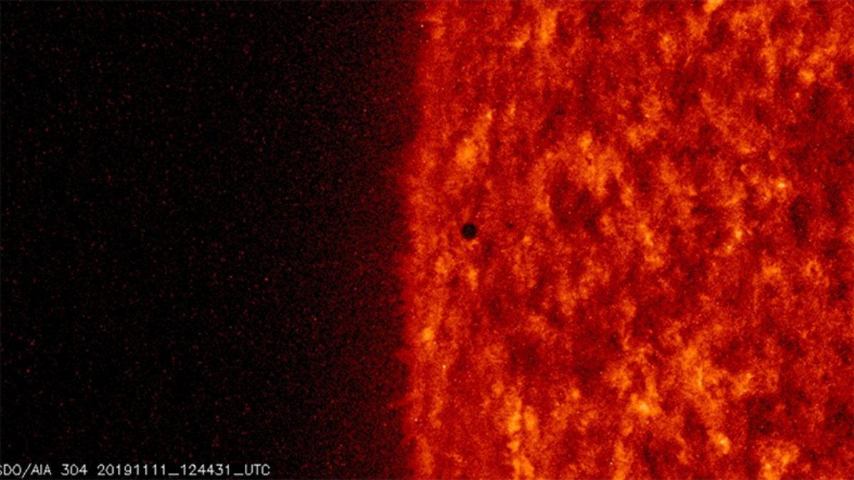 Dün Gerçekleşen Merkür Geçişinin Olağanüstü Görünen Görüntüleri