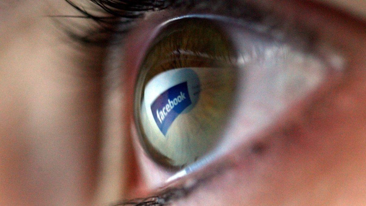 Facebook, Haber Kaynağında Dolaşırken Gizlice Kameranızı Kullanıyor Olabilir