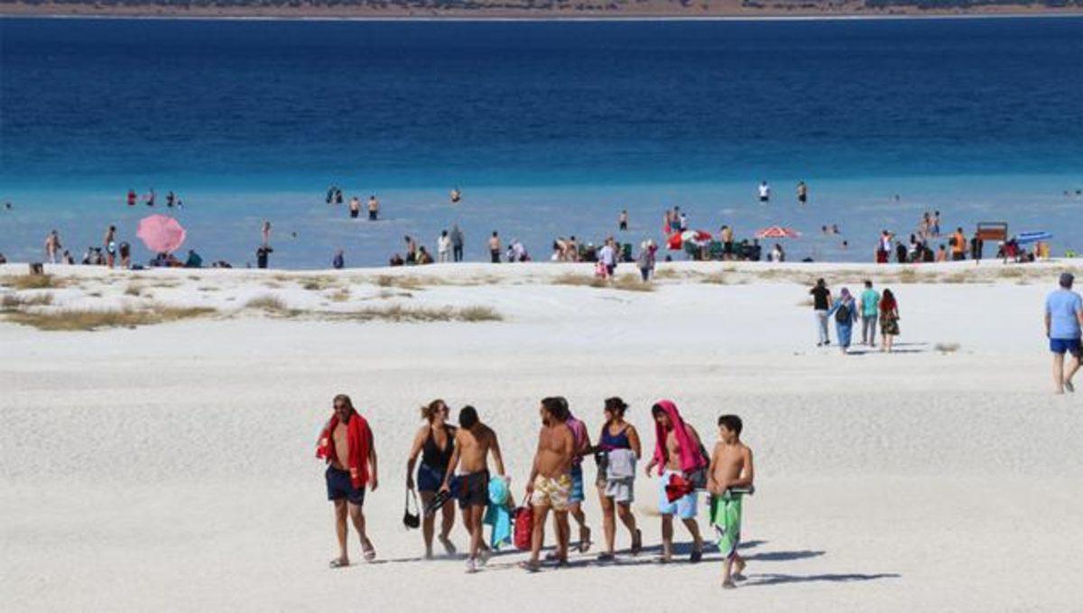 NASA’nın Paylaşımı Sonrası Salda Gölü Ziyaretçi Akınına Uğradı