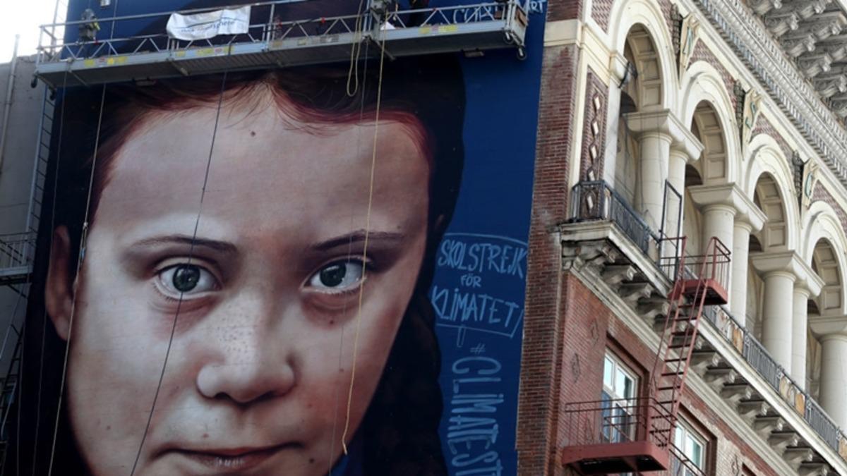 Bir Binanın Duvarına 30 Metrelik Ultra Gerçekçi Greta Thunberg Resmi Çizildi