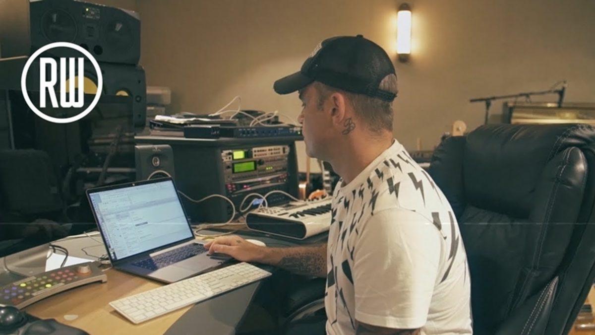 Ünlü Şarkıcı Robbie Willams, Yıllardan Beri Telefon Kullanmadığını Açıkladı