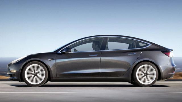 Tesla Model 3, Audi ve BMW’yi Geride Bırakarak ’Altın Direksiyon Ödülü’nü Kazandı