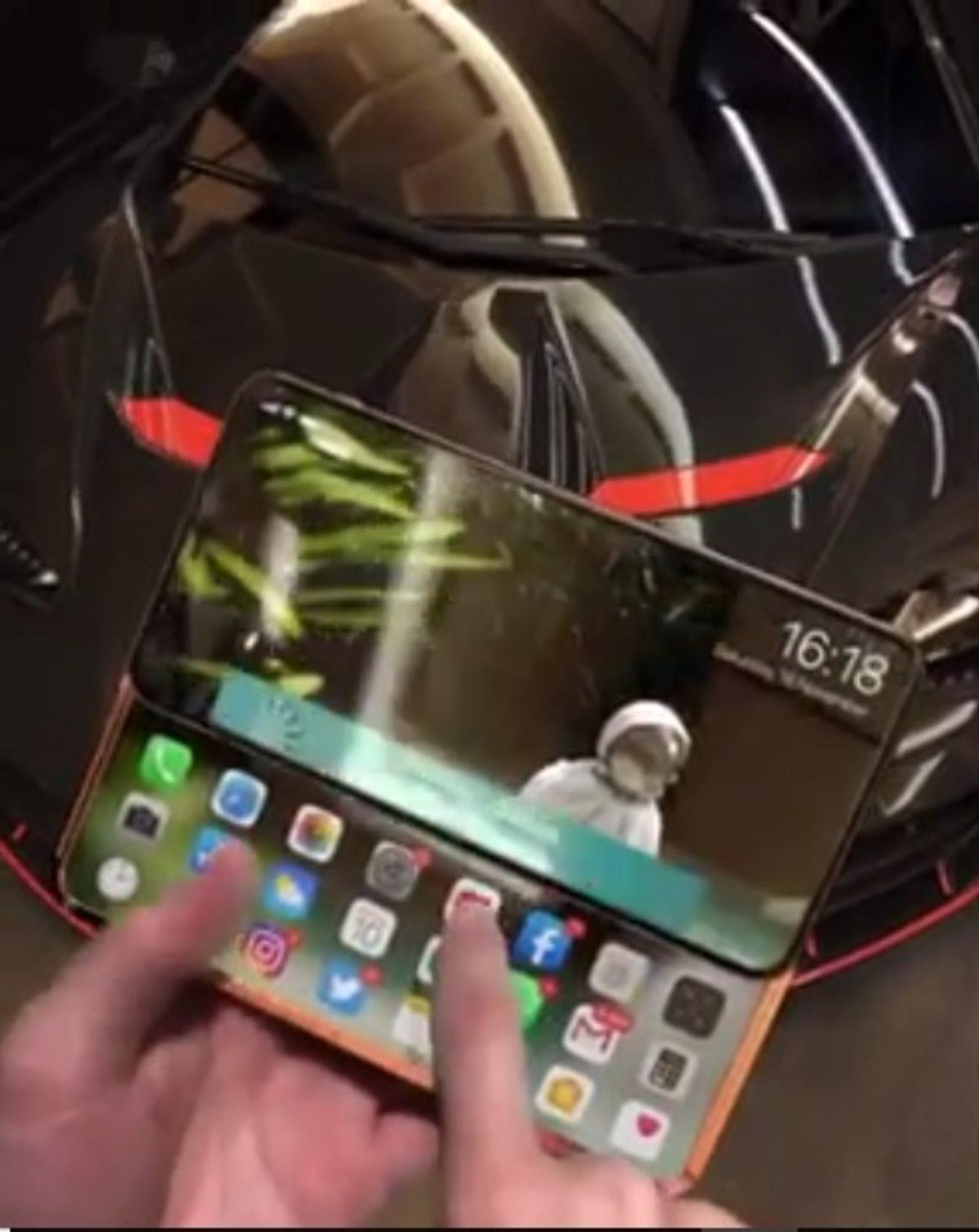 Çift Ekrana Sahip Bir iPhone Konsepti Ortaya Çıktı (Video)