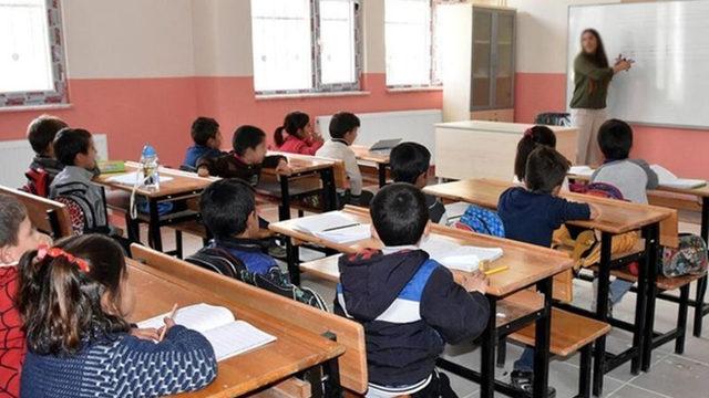 Bilim Kurulu Üyesi: Okulların Açılmasıyla İlgili Yeni Kararlar Alınabilir