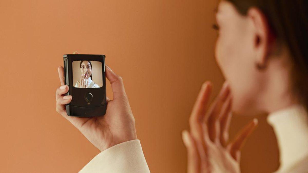 Motorola, Katlanabilir Ekranlı Telefonu Razr’ı Duyurdu: İşte Fiyatı ve Özellikleri