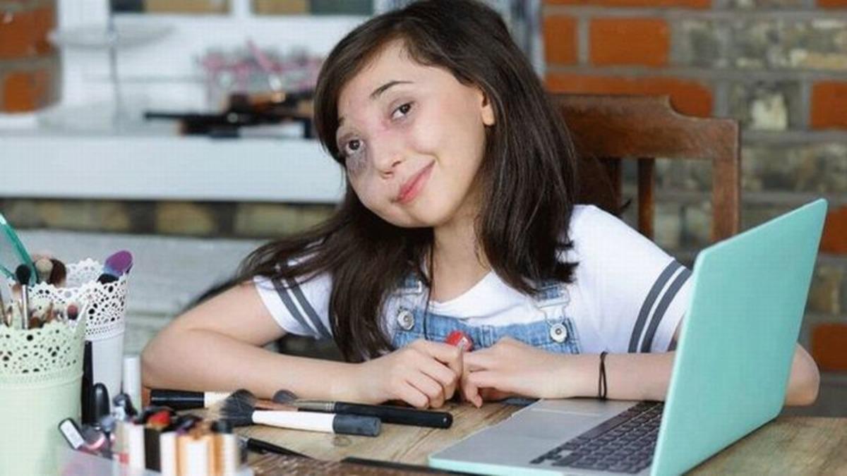 YouTube’a Yüklediği Videolarla Özgüven Kazanan YouTuber