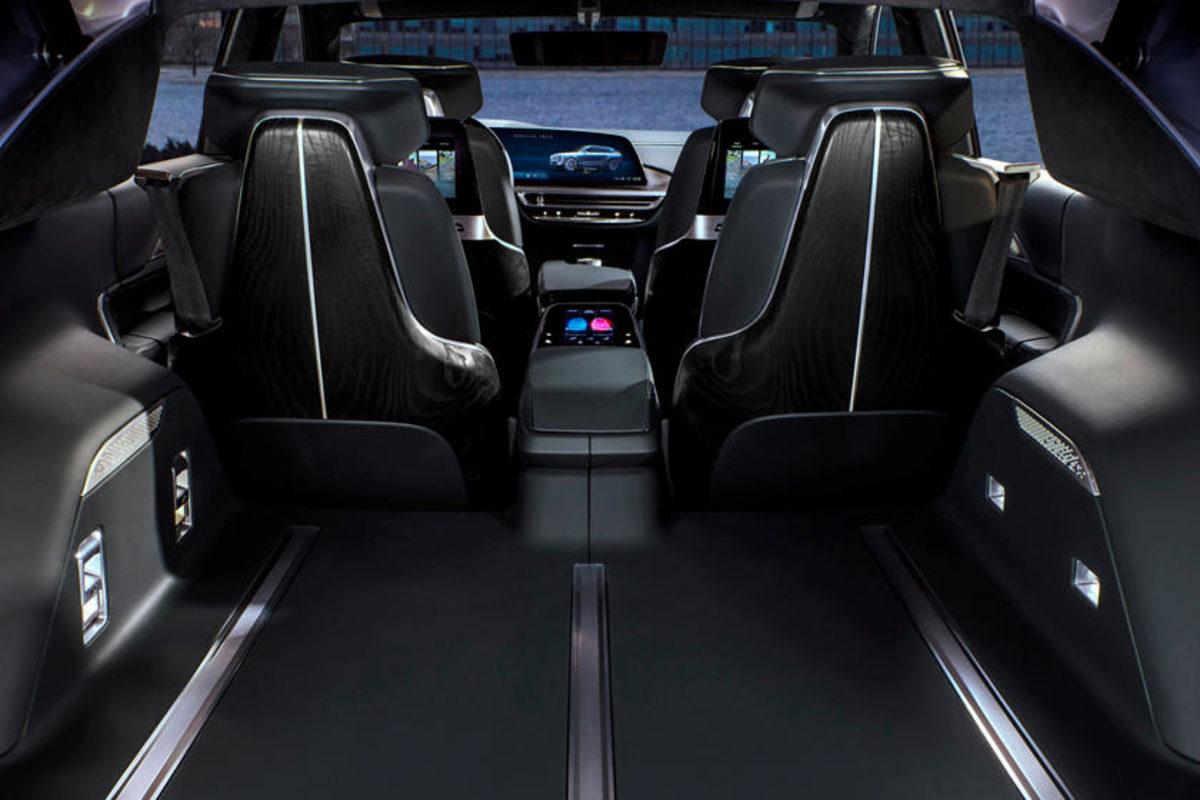 Cadillac, 500 KM Menzile Sahip Elektrik Motorlu İlk Otomobili Lyriq’i Duyurdu