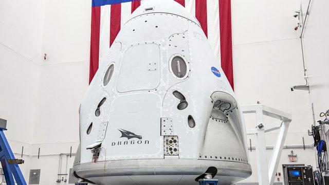 İki Astronotu Yeryüzüne İndiren Crew Dragon, SpaceX’in Cape Canevral Tesislerine Ulaştı