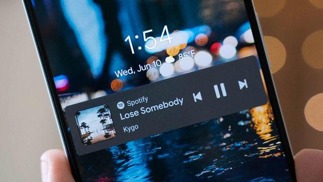 Google, Android 11’de Çalınan Müziğin Albüm Kapağını Kilit Ekranında Göstermeyecek