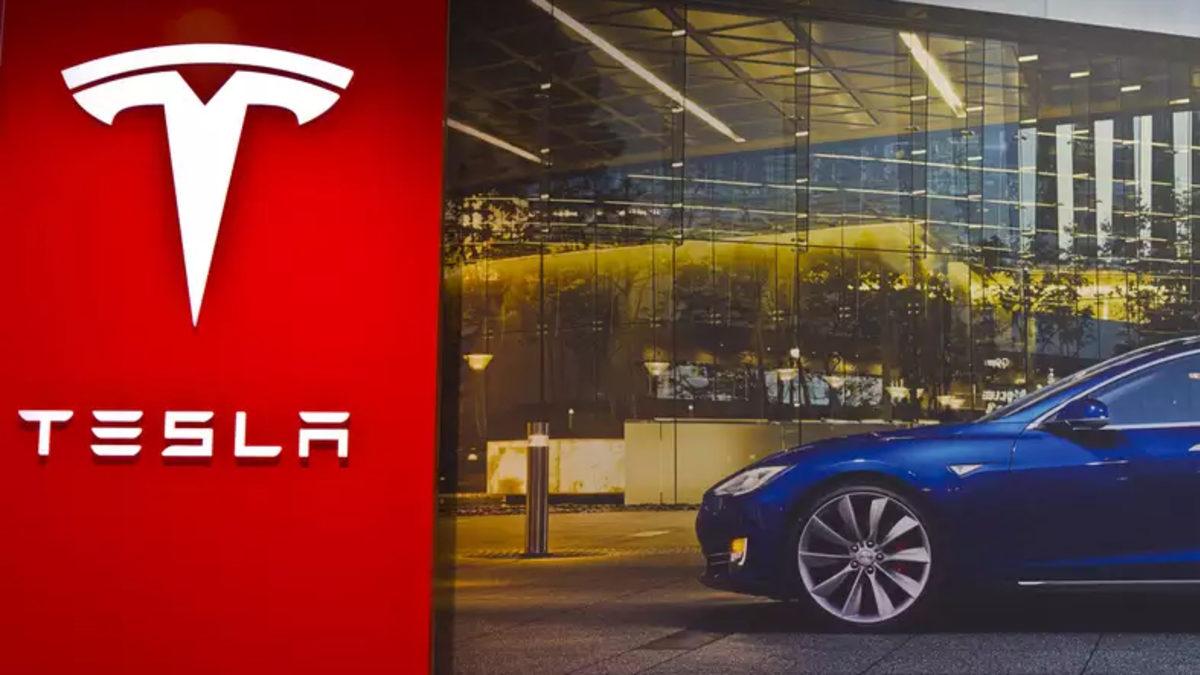 Tesla’dan Araba Anahtarı Olarak Kullanılacak Bir Akıllı Saat mi Geliyor?