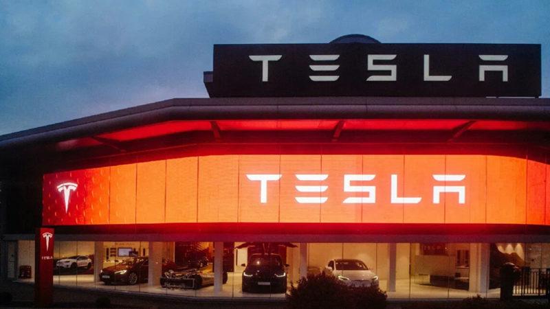 Tesla’dan Araba Anahtarı Olarak Kullanılacak Bir Akıllı Saat mi Geliyor?