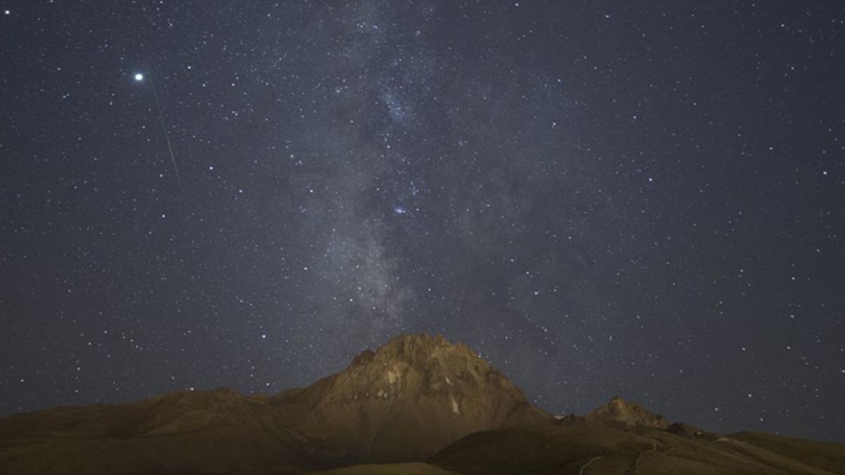 Perseid Meteor Yağmuru Ülkemizde de İzlendi: İşte Türkiye’de Çekilen Fotoğraflar