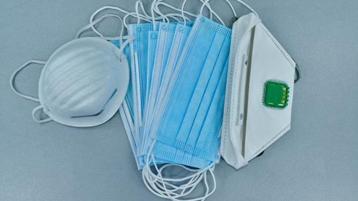 Bir YouTuber’ın Geliştirdiği, İnsanların Yüzüne Maske Fırlatan İlginç Silah