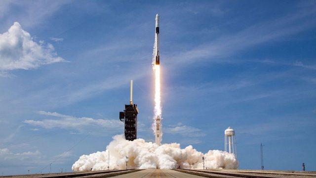 SpaceX Bugün, Falcon 9 Roketiyle İki Rekor Birden Kırmayı Deneyecek