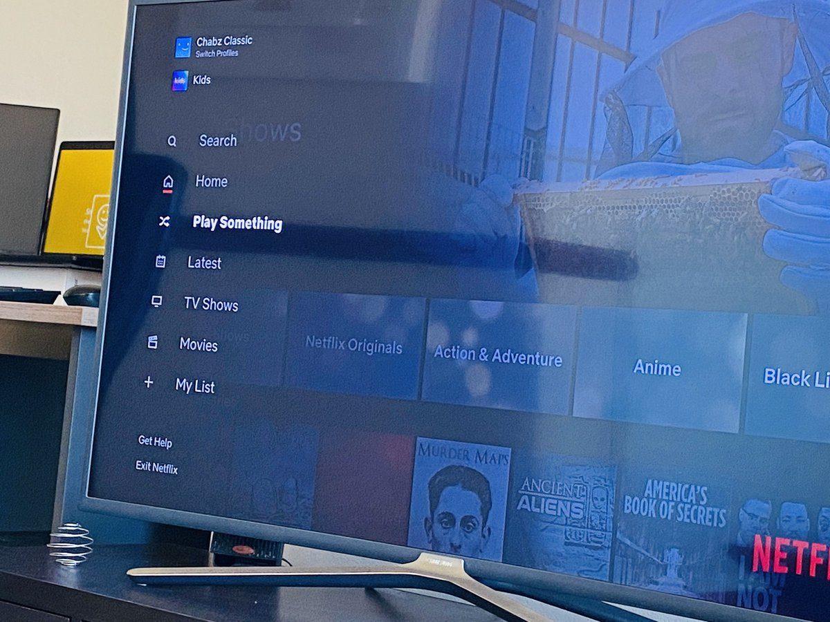 Netflix, İzleyecek Bir Şey Arayanlara Özel Karışık Oynat Özelliğini Test Etmeye Başladı