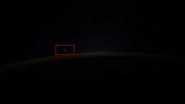 Rus Kozmonot, Ne Olduğu Bilinmeyen 5 Düzenli Objenin Görüldüğü Bir Video Paylaştı