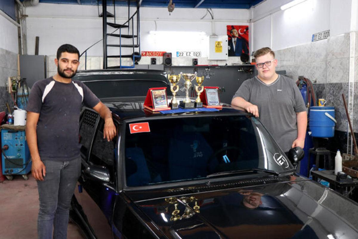 Bir Türk, 700 TL’ye Aldığı Hurda Otomobili Modifiye Ederek 45 Bin TL’ye Sattı