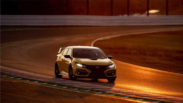 Nürburgring Pisti, Honda Civic Type R Limited Edition’ın İçinden Görüntülendi (Video)