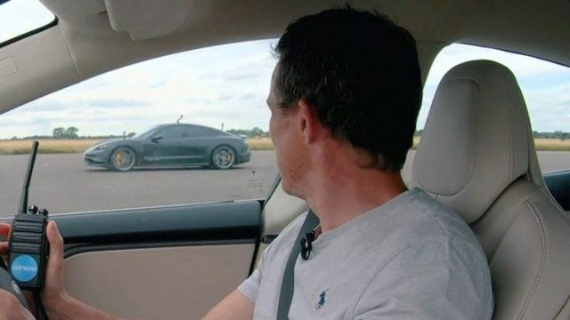 Tesla Model S ve Porsche Taycan Turbo S Arasında Geçen Nefes Kesici Drag Yarışı (Video)