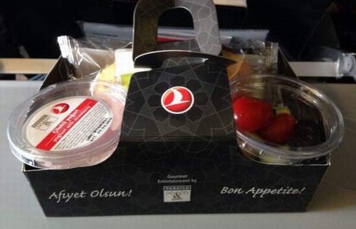 THY, Koronavirüs Nedeniyle Uçuşlardaki İkramı İptal Ettiğini Duyurdu