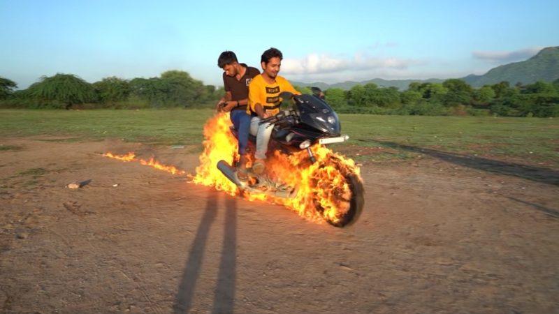 Hint YouTuber, Ghost Rider’ın ’Alevli’ Motosikletini Gerçek Hayatta Canlandırdı (Video)
