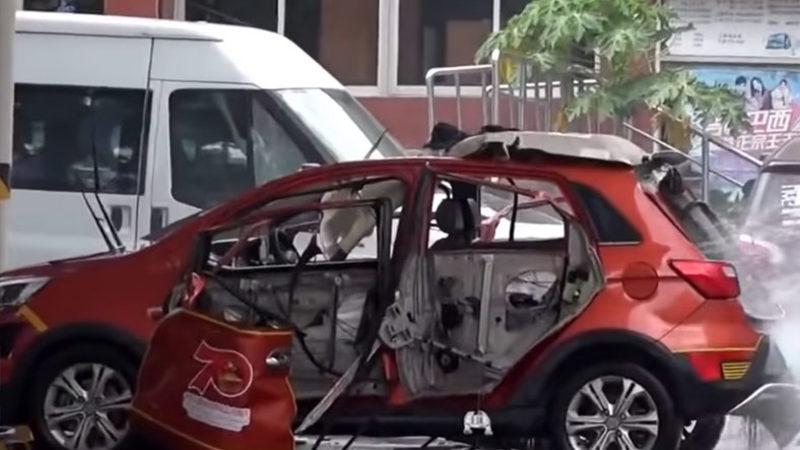 Çin’de Bir Elektrikli Otomobil, Şarj Edildiği Sırada Patladı (Video)