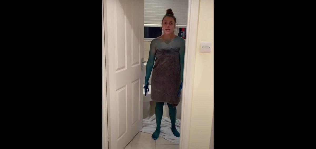 Kız Arkadaşını ’Şaka Amaçlı’ Maviye Boyayan YouTuber, Sosyal Medyada Topa Tutuldu