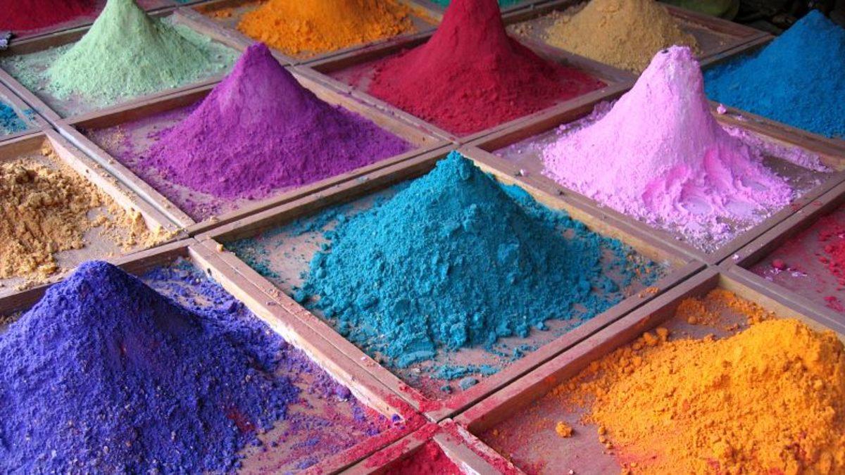 Kız Arkadaşını ’Şaka Amaçlı’ Maviye Boyayan YouTuber, Sosyal Medyada Topa Tutuldu