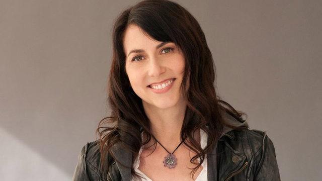 Jeff Bezos’un Eski Eşi Mackenzie Scott, Dünyanın En Zengin Kadını Oldu