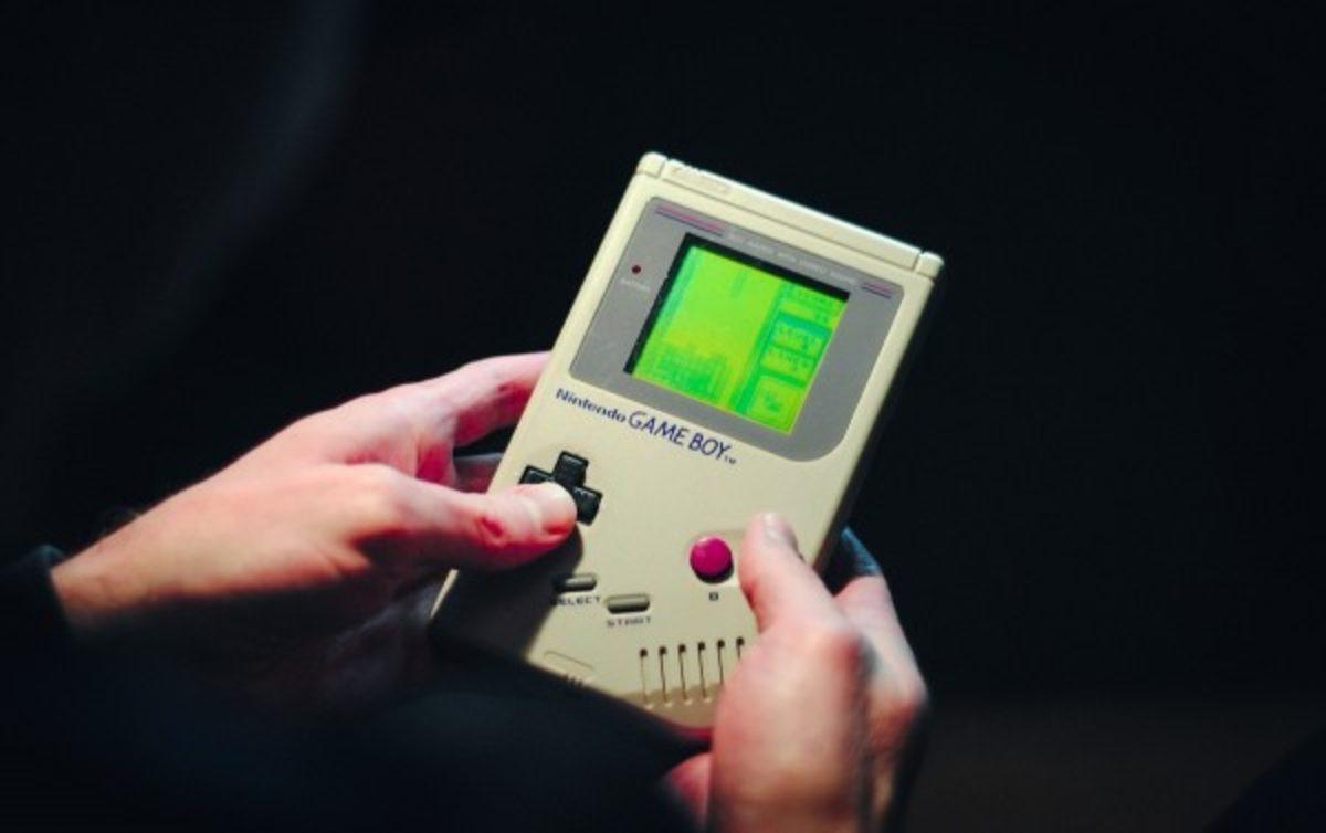 Bataryası Olmadan Sonsuz Oyun Süresi Sunan Game Boy: ENGAGE
