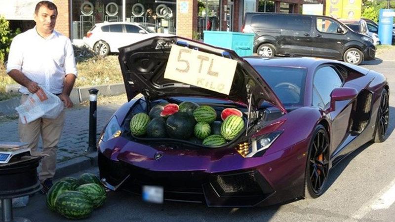 Beyoğlu’nda Bagajında Karpuz Satılan Lamborghini, 15 Gün Trafikten Men Edildi