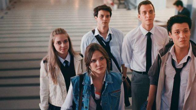 Netflix Dizisi Aşk 102’nin Üç Başrol Oyuncusunun COVID-19 Testi Pozitif Çıktı, Çekimler Durduruldu