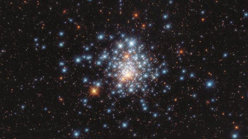 Hubble Uzay Teleskobu, Bir Yıldız Grubunun Büyüleyici Bir Fotoğrafını Yakaladı