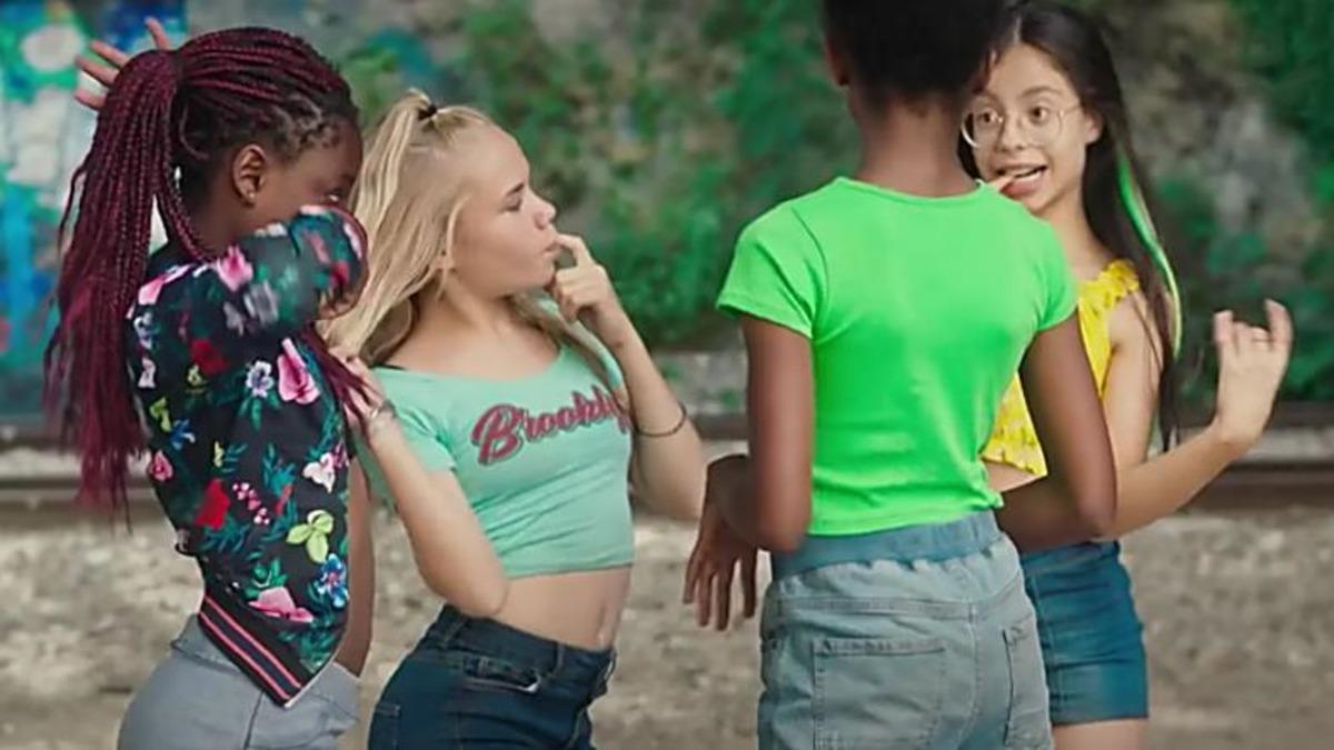 Netflix’ten ‘Minnoşlar’ Savunması: Herkesin İzlemesini Tavsiye Ediyoruz