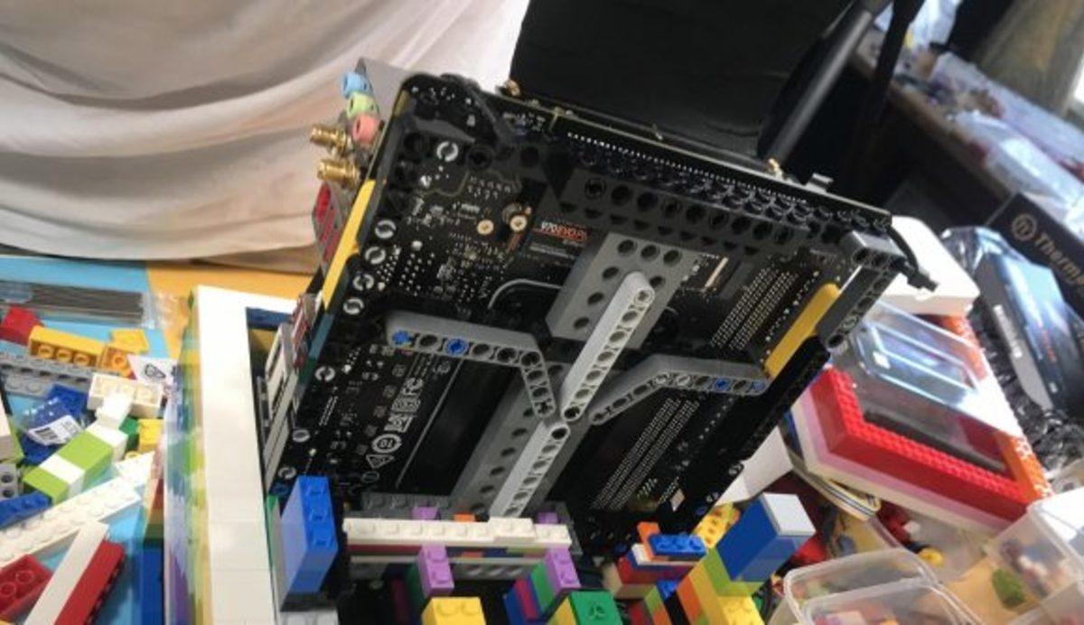 Tamamen LEGO Parçalarından Oluşturulan İlginç Bilgisayar Kasası
