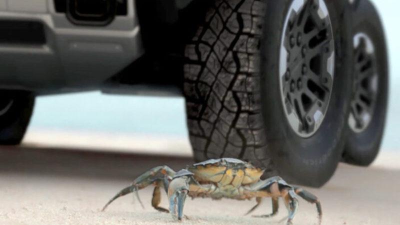 GM, Hummer SUV’u Çapraz Hareket Ettiren Yengeç Modunu Gösterdi [Video]