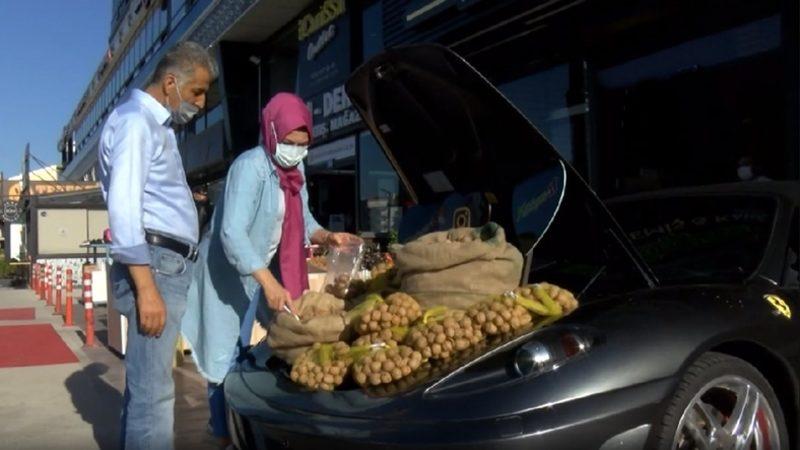 Reklam Gibi Reklam: Ankara’da Dükkan Tanıtımı İçin Ferrari’nin Bagajında Ceviz Satıldı