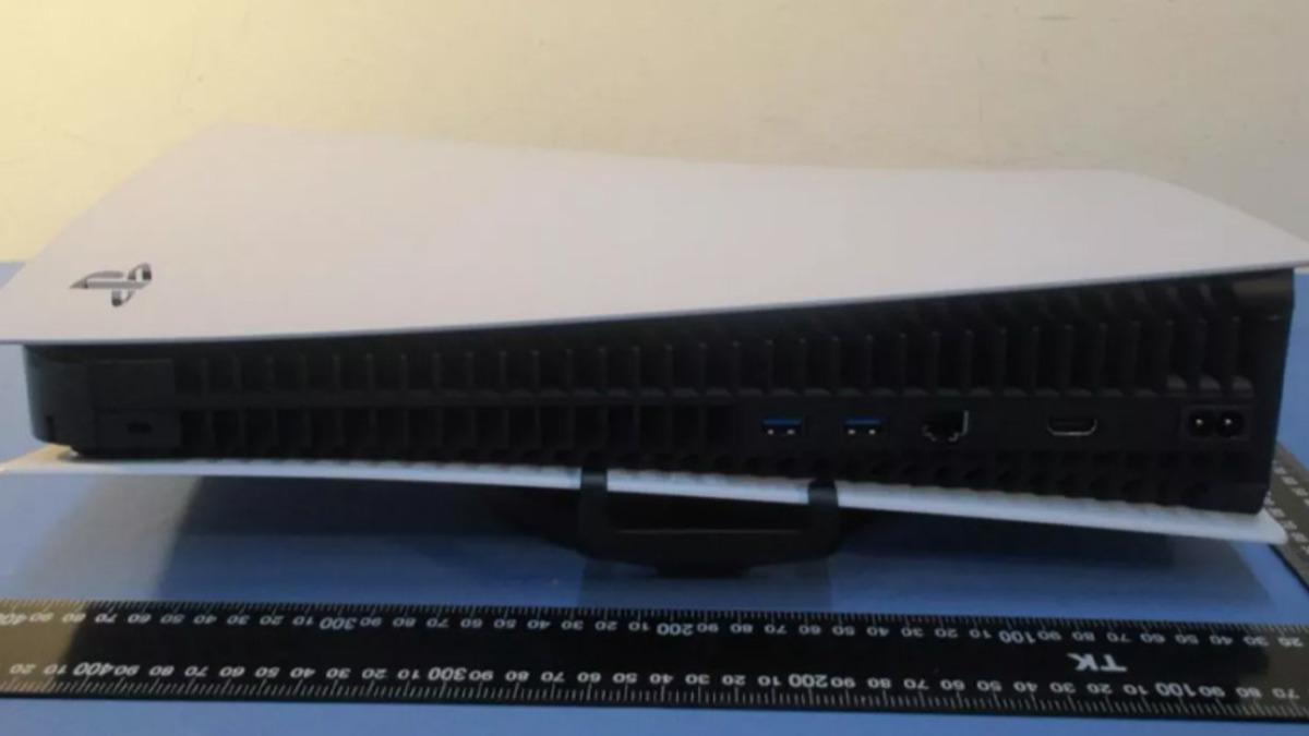 PlayStation 5’in Boyutlarını Gösteren Fotoğraflar Ortaya Çıktı